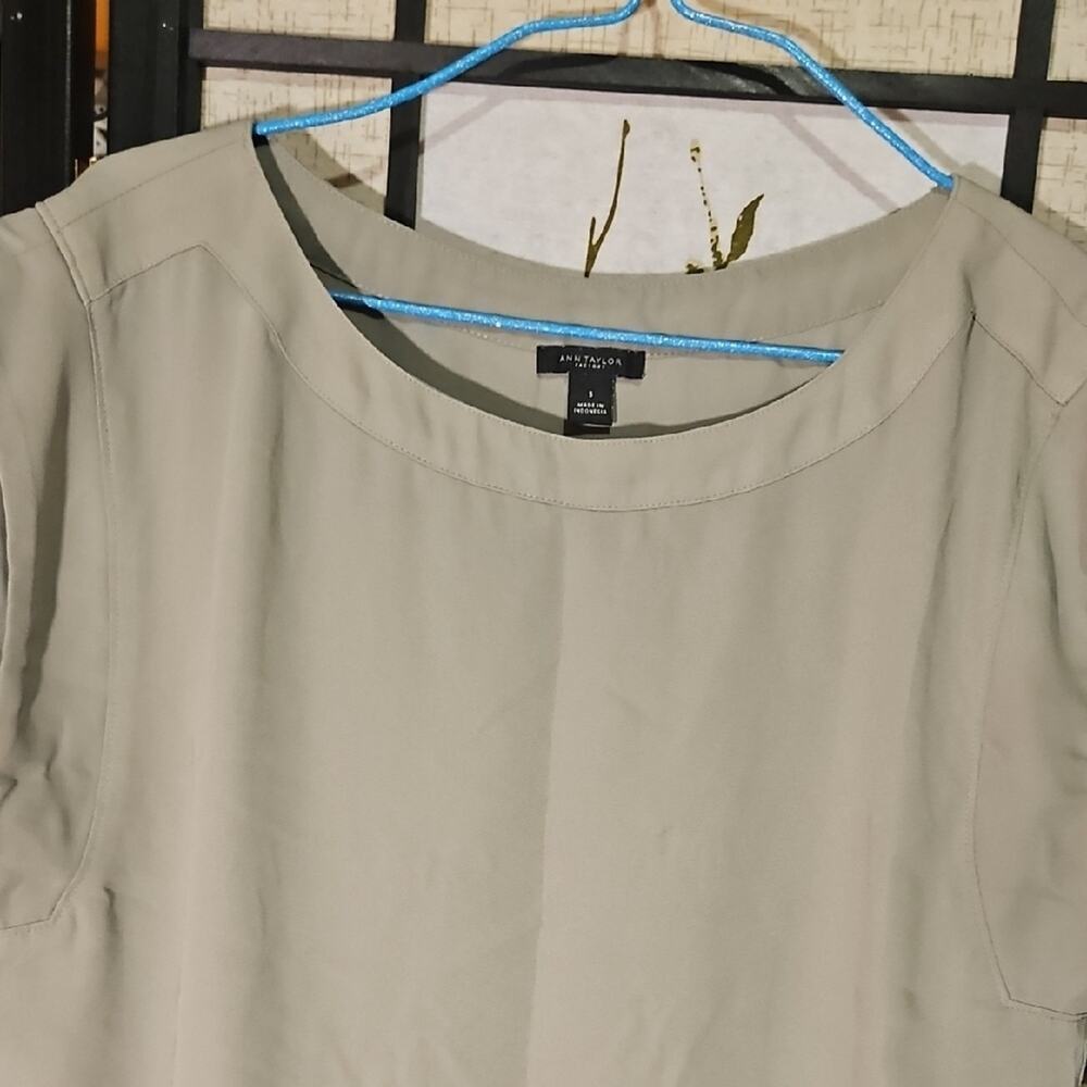 Ann Taylor Women's Blouse - Light Green - Picture 3 of 5